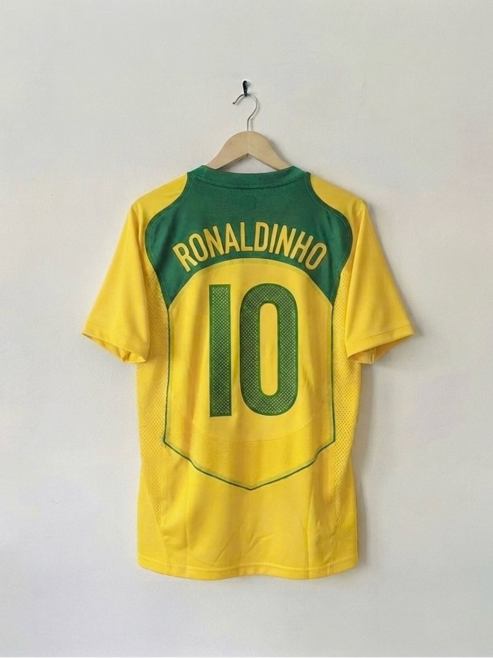 Ronaldinho #10 Home Jersey 2004 Brazil Size Large (Slim Fit)